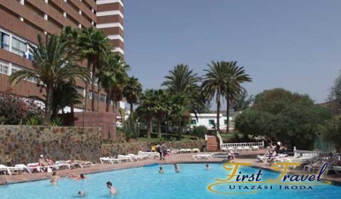 Aparthotel Corona Roja 00