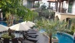 Long Beach Garden 02-medence2