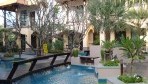 Long Beach Garden 02-medence3