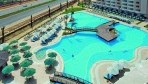 Long Beach Resort 02-medence