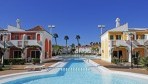 Bungalows Cordial Green Golf 02-medence4