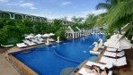 Graceland Resort 02-medence8