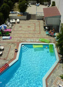 Iro Hotel **