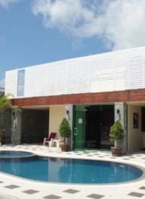 Patong Hemingways ***